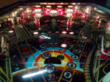 Laden Sie das Bild in den Galerie-Viewer, Space Invaders