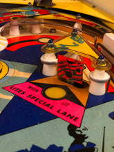 Laden Sie das Bild in den Galerie-Viewer, Gold Record Flipper