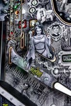 Laden Sie das Bild in den Galerie-Viewer, The Munsters Premium Flipper