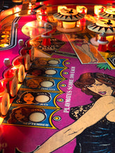 Laden Sie das Bild in den Galerie-Viewer, Playboy Flipper