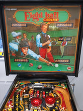 Laden Sie das Bild in den Galerie-Viewer, Eight Ball Champ